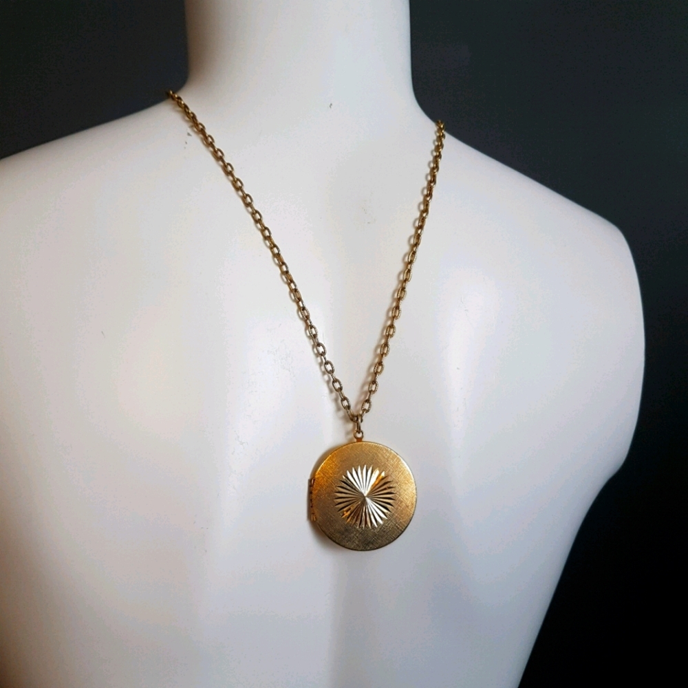 Vintage Gold Tone Locket